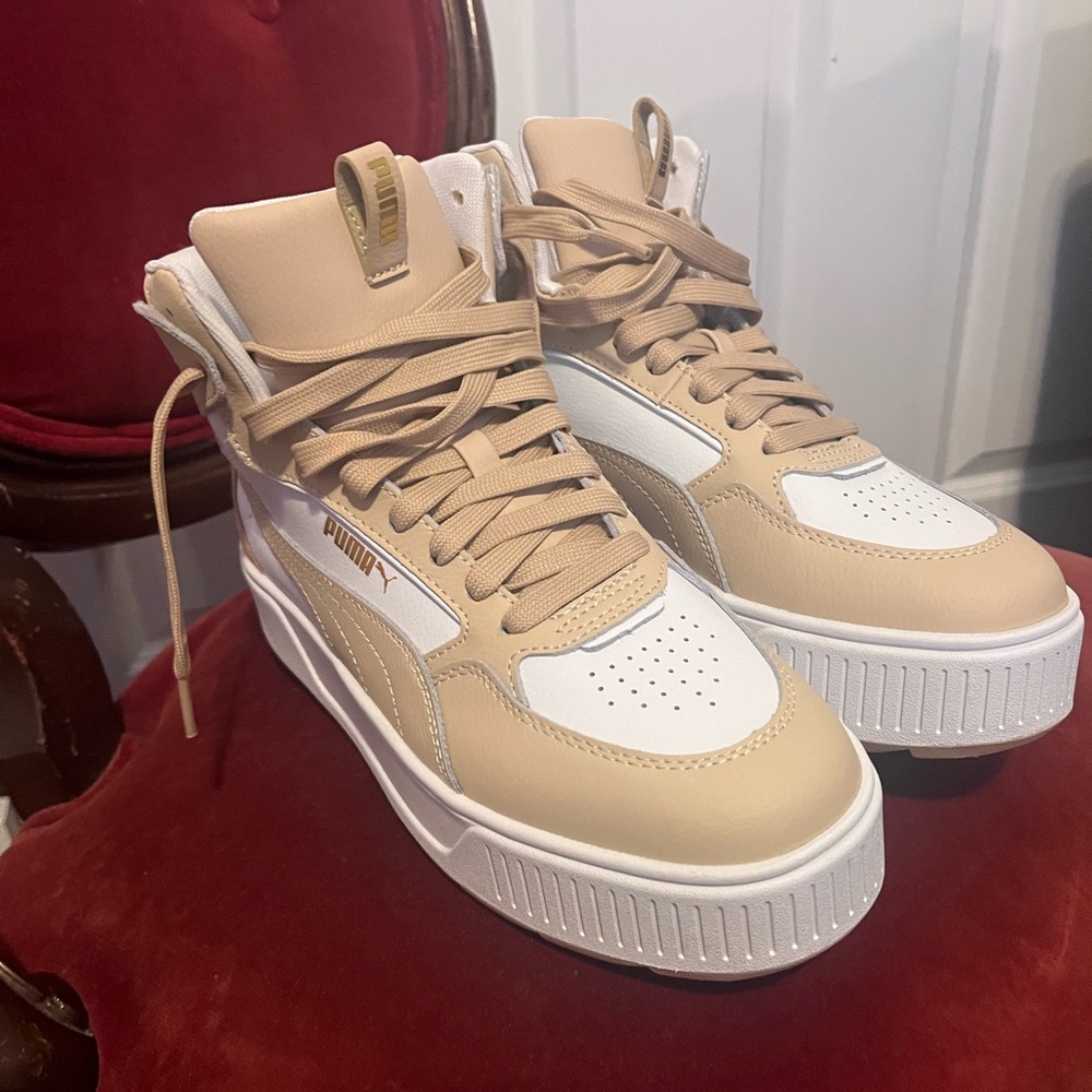 Woman’s size 9 puma sneakers